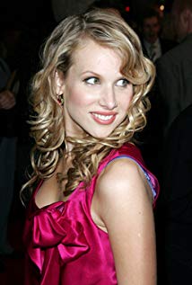 How tall is Lucy Punch?